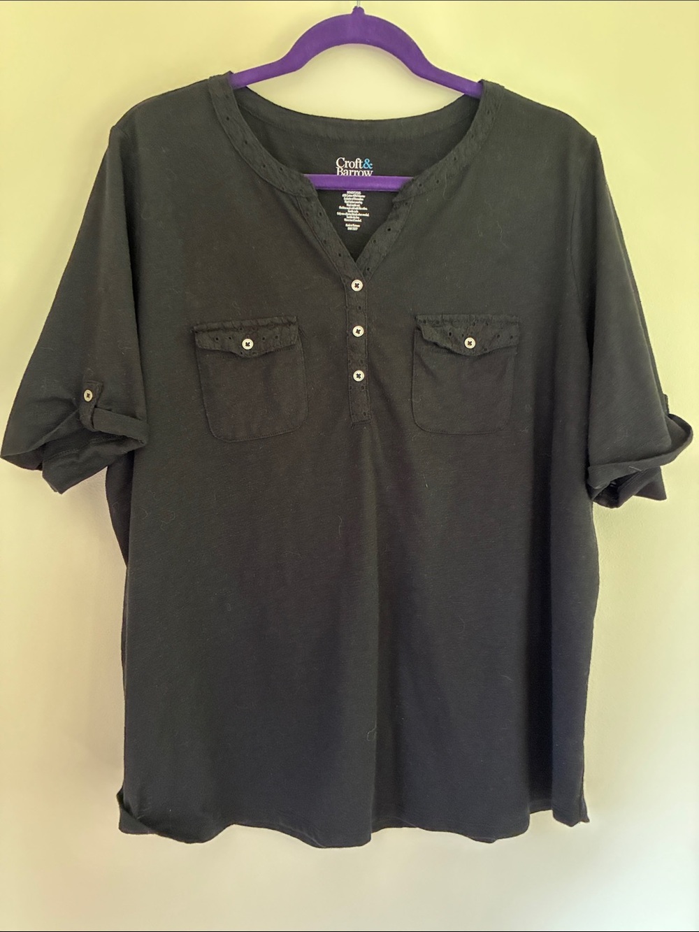 croft & barrow black short-sleeve pocket henley tee